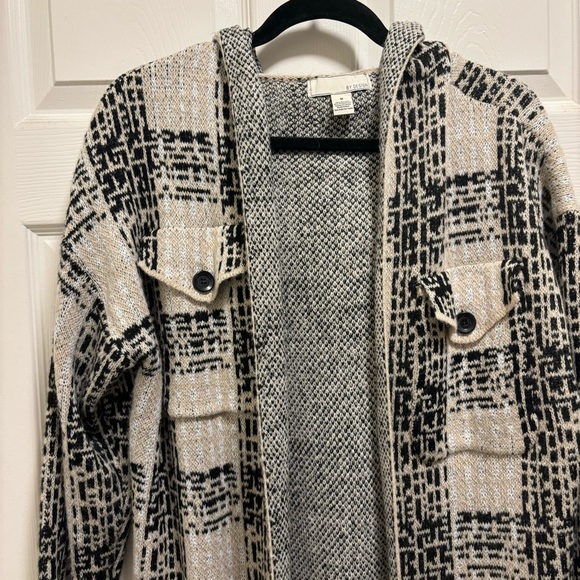 Neutral coloring long super soft cardigan with hood and side pockets. - Picture 3 of 3